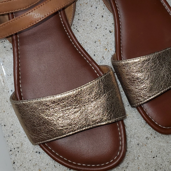 These have sold. CLARKS - Picture 2 of 4